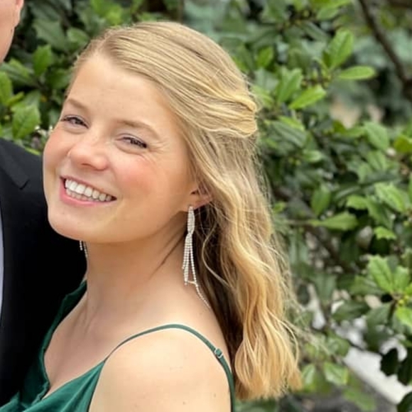 Meet your Posher, Sara - Picture 1 of 1